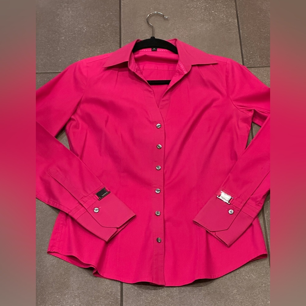 2/$10 or 3/$12 ❤️ Express XS 2009 Fuchsia Button-Up Collared Shirt